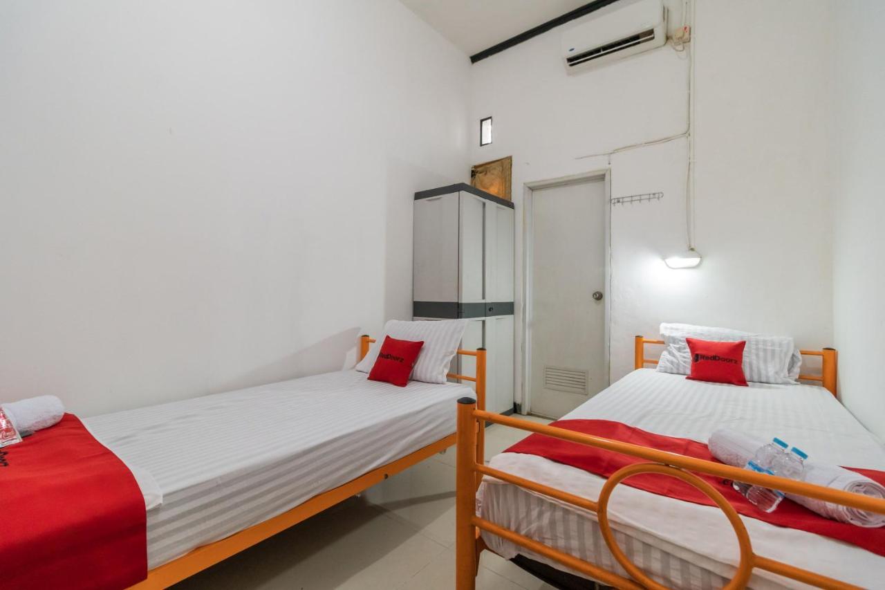 ホテル Reddoorz Near Terminal Bubulak ボゴール エクステリア 写真